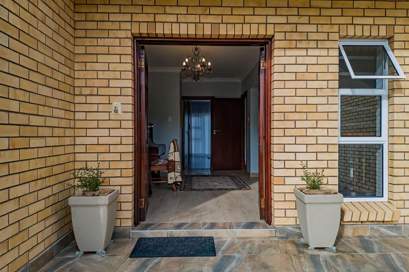 9 Bedroom Property for Sale in Outeniqua Strand Western Cape